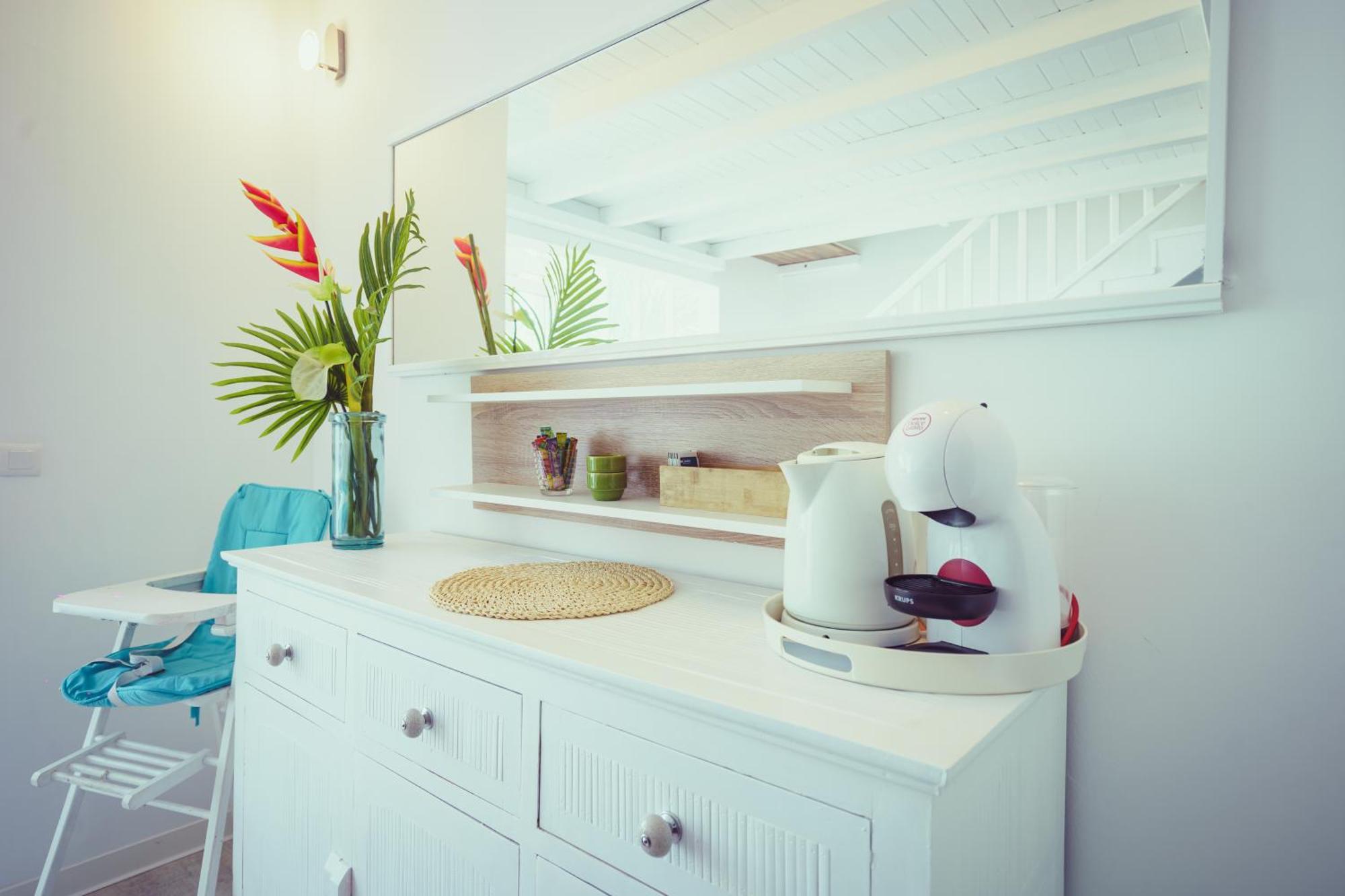 Le Touloublue - Tres Bel Appartement Face A La Mer Sainte-Anne  Kültér fotó